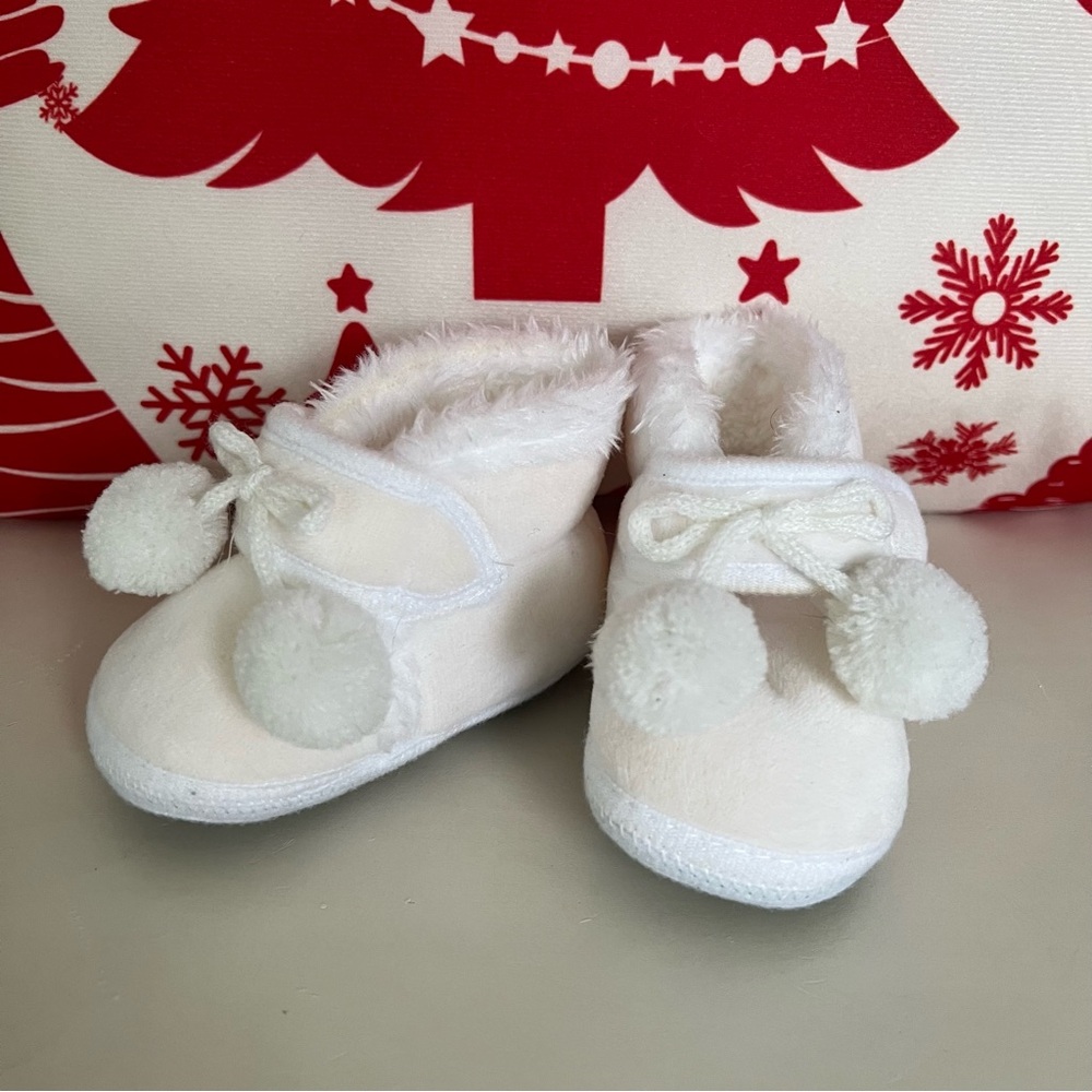 ‘Snow’ Booties - Picture 2 of 4